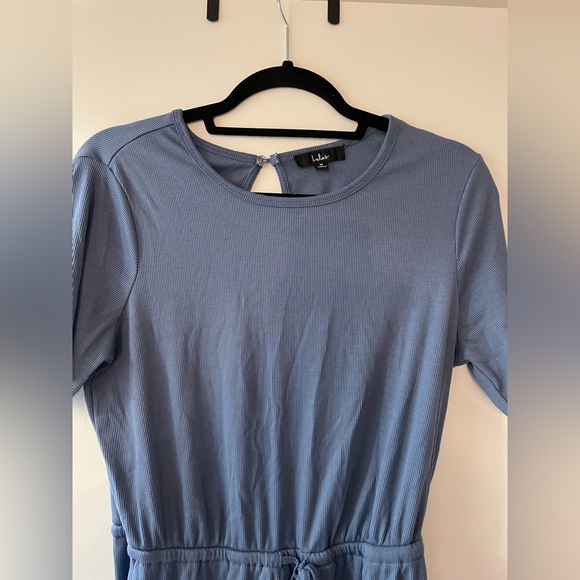 Lulu’s Estelle Ribbed Lettuce Edge Blue Short Sleeve Elastic Waist Romper Size M - Picture 3 of 8